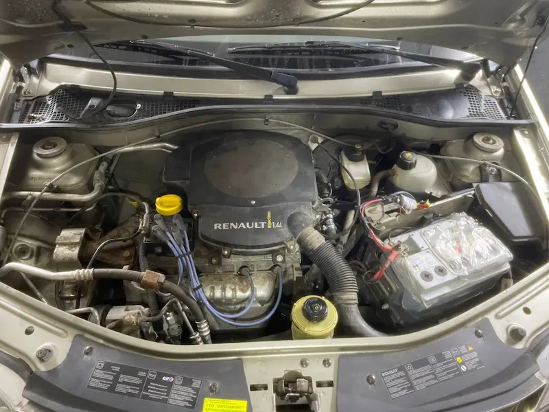 Встановлення ГБО на Renault Logan у Запоріжжі під капотом